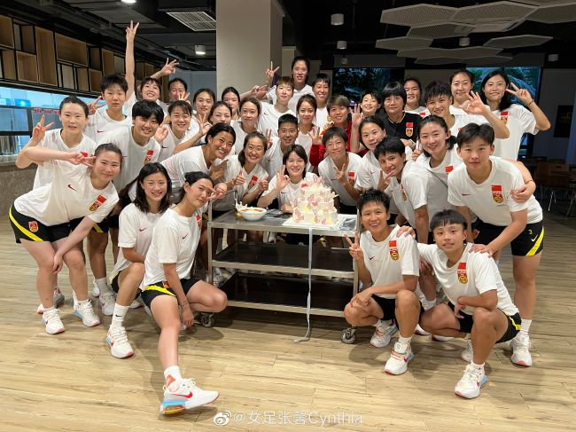 杨氏哭骂起来，憋屈得恨不得撞壁。